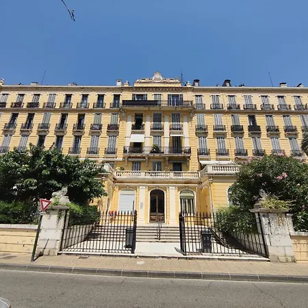 Les Iles D'or הייר