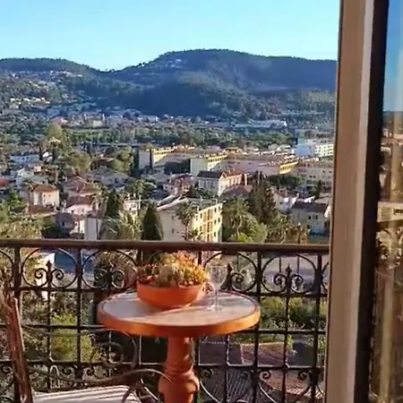 Les Iles D'or Apartment *